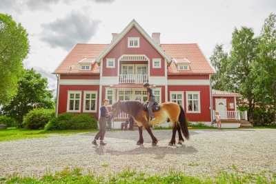 Berga Naturbruksgymnasium byter huvudman och fastigheten får ny ägare inom samma koncern